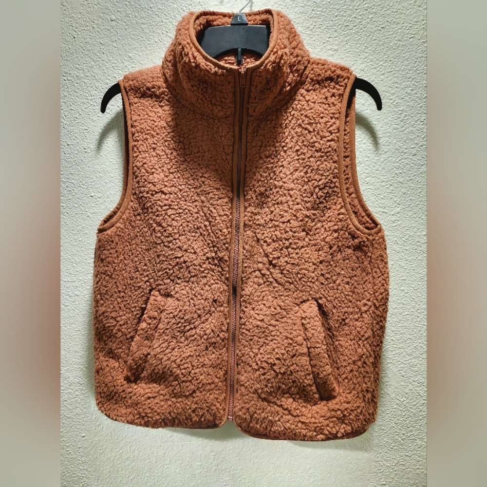 SO Faux fur women's zip-up jacket, casual Sleeveless pocket coat.